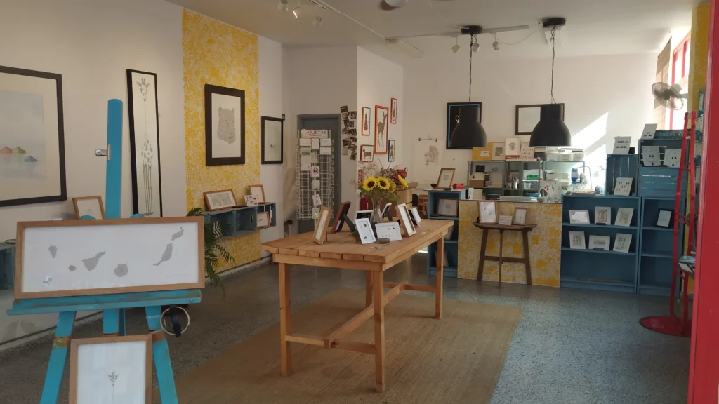 Shop and studio of BazArt La Gomera in San Sebastián